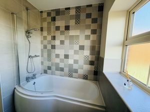 Family Bathroom - click for photo gallery